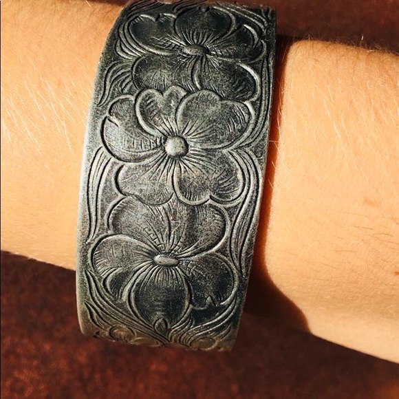 Salisbury Jewelry Salisbury Flower Of The Month Pewter Cuff Poshmark